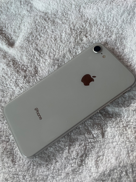 iPhone8 64GB docomo（スマホ）の商品画像 - 査定依頼日：2026年2月8日 - 最高査定価格：4,000円