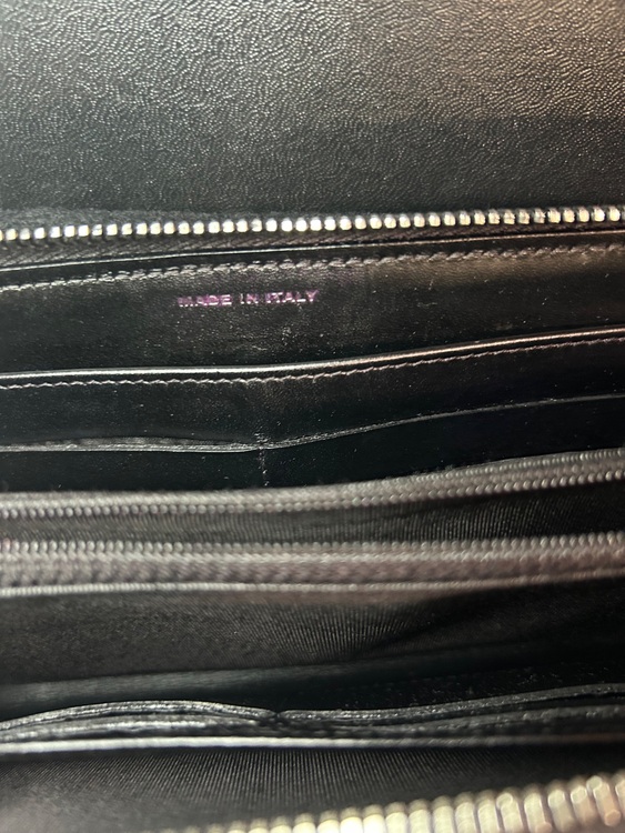 マトラッセキャビアスキン長財布（古着・ファッション）の商品画像 - 査定依頼日：2025年10月6日 - 最高査定価格：18,000円