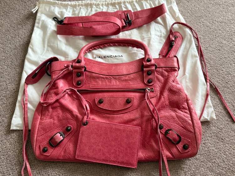 バレンシアガ  （ブランドバッグ）の商品画像 - 査定依頼日：2025年9月29日 - 最高査定価格：100,000円