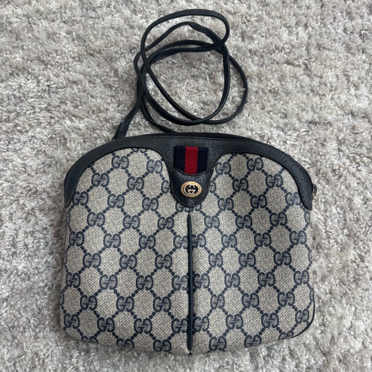 オールドグッチ　ショルダーバッグ（ブランドバッグ）の商品画像 - 査定依頼日：2025年7月4日 - 最高査定価格：10,000円