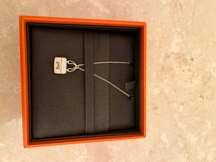 エルメス　アミュレット　コンスタンス（宝石）の商品画像 - 査定依頼日：2023年8月20日 - 最高査定価格：400,000円