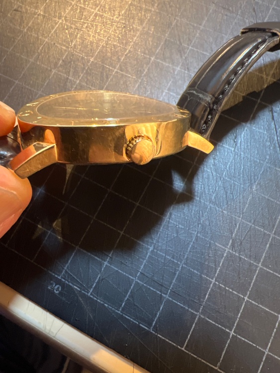 BB 42 GL AUTO O 1338（高級時計）の商品画像 - 査定依頼日：2026年3月14日 - 最高査定価格：1,700,000円