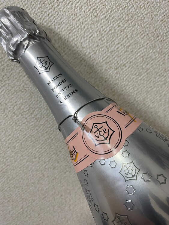 ヴーヴ・クリコリッチロゼ（お酒）の商品画像 - 査定依頼日：2025年5月4日