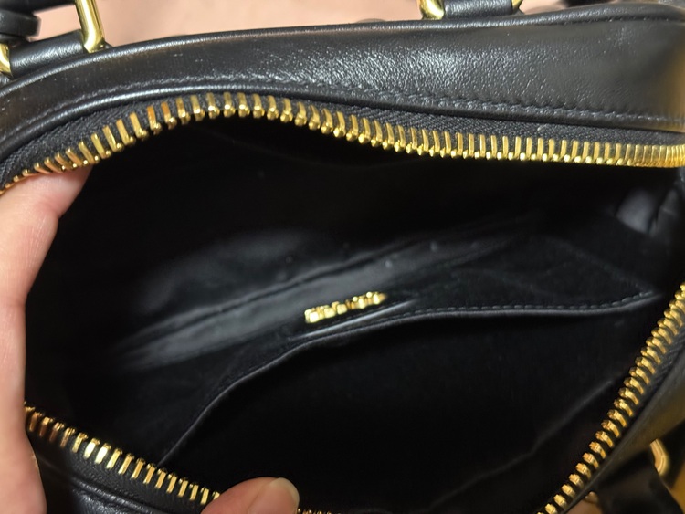 ミュウミュウ  （ブランドバッグ）の商品画像 - 査定依頼日：2025年9月20日 - 最高査定価格：210,000円