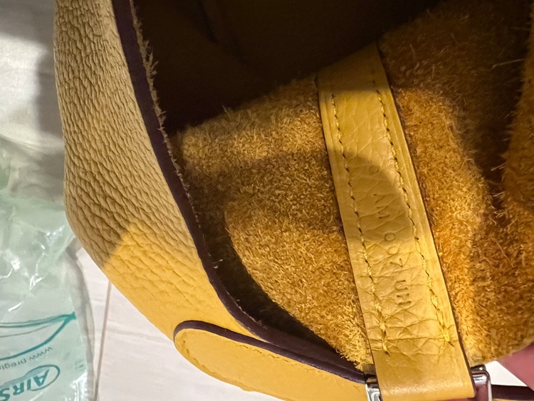 ピコタンエクラ　C刻印（ブランドバッグ）の商品画像 - 査定依頼日：2025年12月25日 - 最高査定価格：350,000円