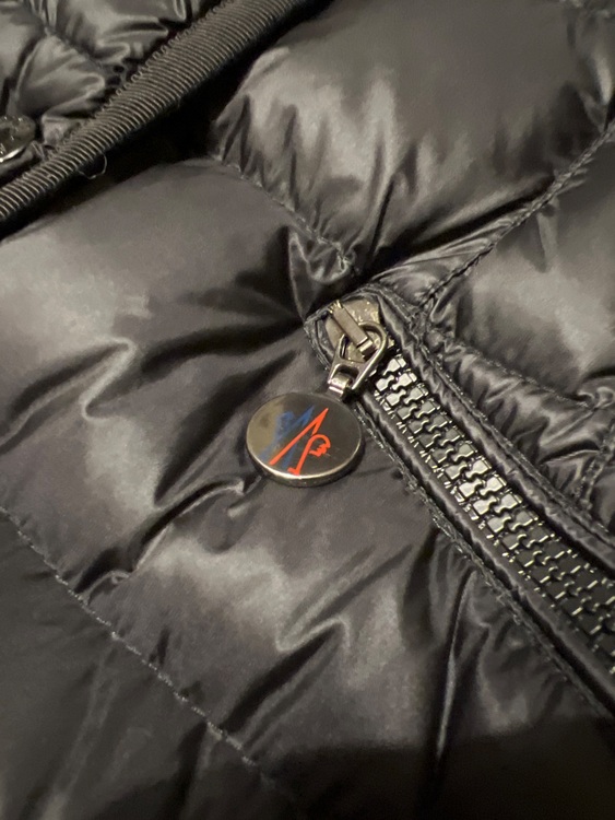 モンクレール　エルミンヌ（古着・ファッション）の商品画像 - 査定依頼日：2025年10月23日 - 最高査定価格：50,000円