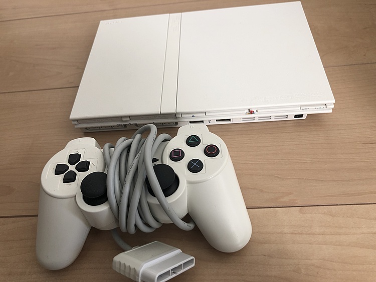 プレイステーション2 セラミック・ホワイト (SCPH-70000CW)（ゲーム機本体・ゲームソフト）の商品画像 - 査定依頼日：2020年5月21日 - 最高査定価格：1,500円