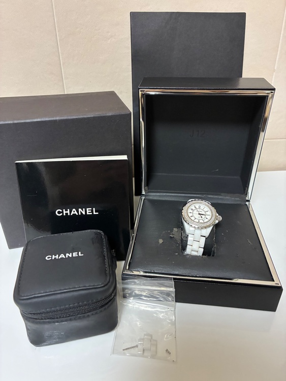 J12 ダイヤベゼル（高級時計）の商品画像 - 査定依頼日：2025年12月22日 - 最高査定価格：430,000円