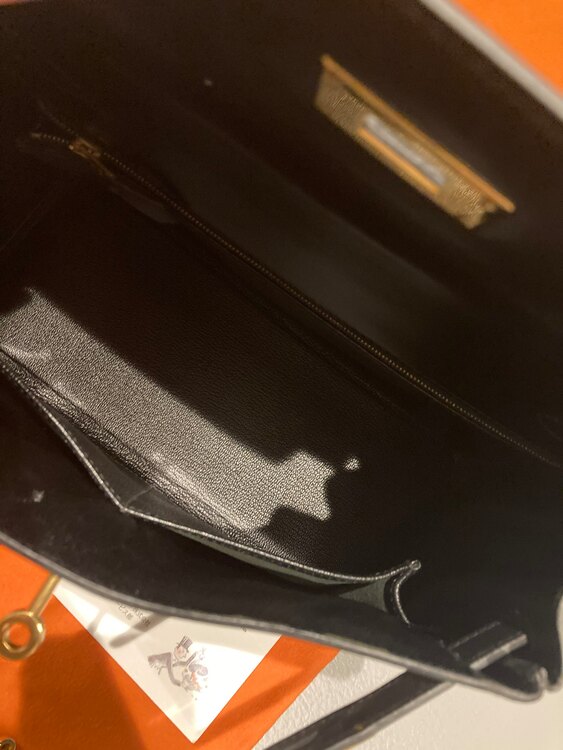 エルメス  ケリー　27 ボックスカーフ　ゴールド金具　（ブランドバッグ）の商品画像 - 査定依頼日：2025年4月22日 - 最高査定価格：1,200,000円