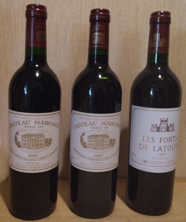 ワイン シャトーラトゥール （お酒）の商品画像 - 査定依頼日：2026年2月5日 - 最高査定価格：301,000円