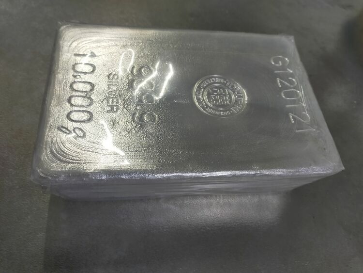 SILVER  10kg   G120121（金・貴金属）の商品画像 - 査定依頼日：2025年9月12日 - 最高査定価格：1,900,000円
