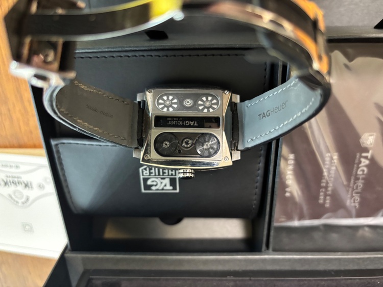 タグホイヤー モナコ V4 WAW208（高級時計）の商品画像 - 査定依頼日：2025年9月17日 - 最高査定価格：5,000,000円