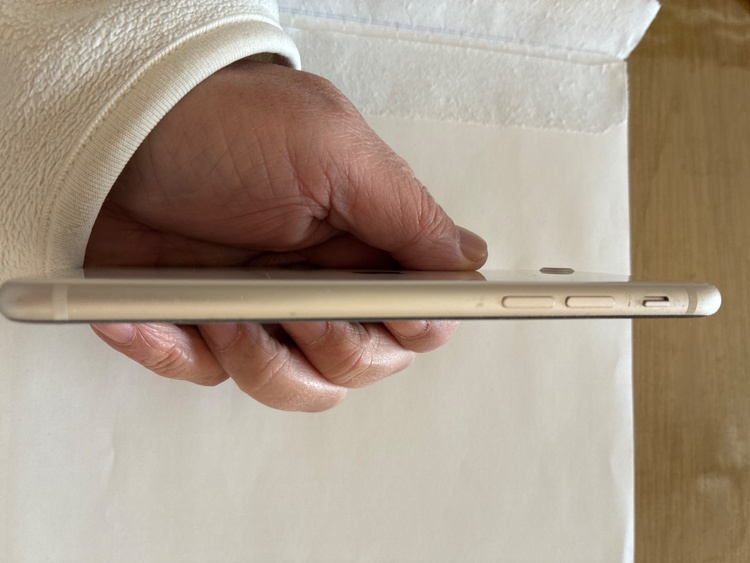 iPhone SE (第 3 世代) 64GB Softbank（スマホ）の商品画像 - 査定依頼日：2026年1月25日 - 最高査定価格：20,000円