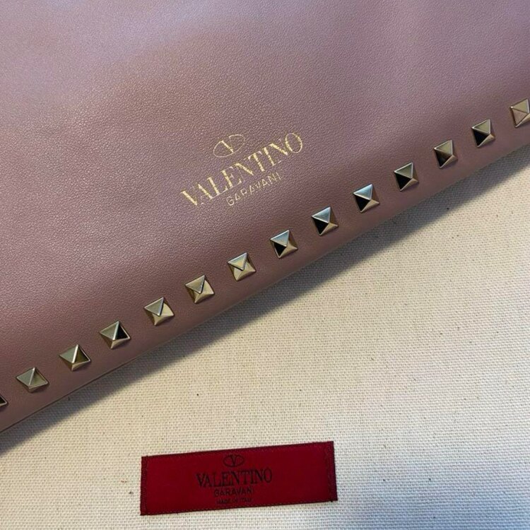 ヴァレンティノ　クラッチ（ブランドバッグ）の商品画像 - 査定依頼日：2025年4月6日 - 最高査定価格：15,000円