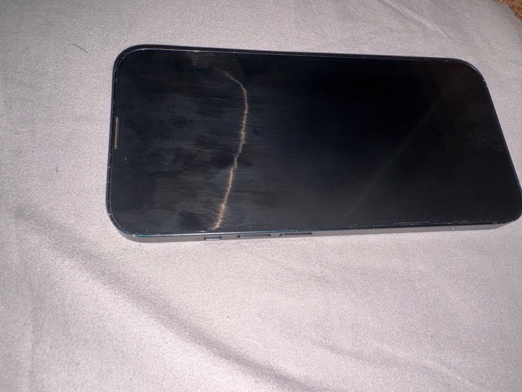 iPhone（スマホ）の商品画像 - 査定依頼日：2026年1月7日 - 最高査定価格：33,000円