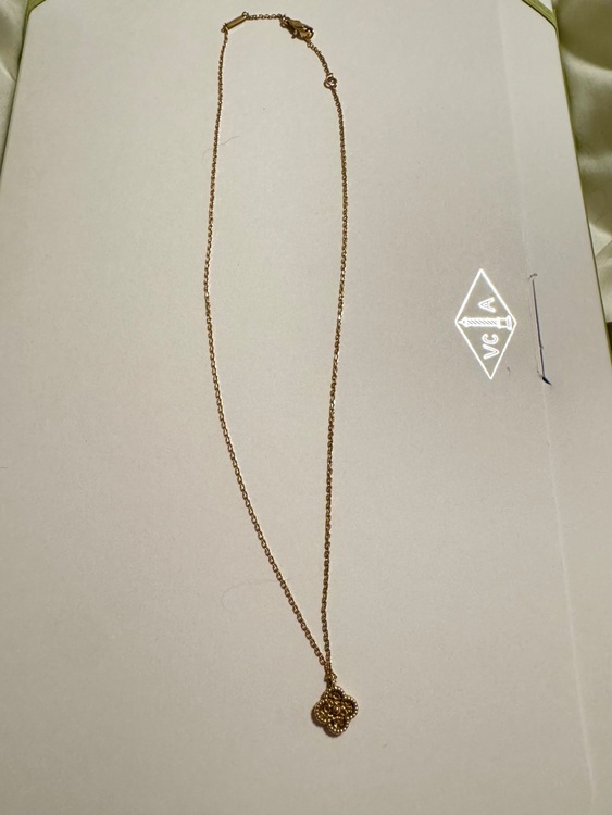  スウィート アルハンブラ ペンダント K18PG マザーオブパール ローズゴー（金・貴金属）の商品画像 - 査定依頼日：2025年11月21日 - 最高査定価格：240,000円