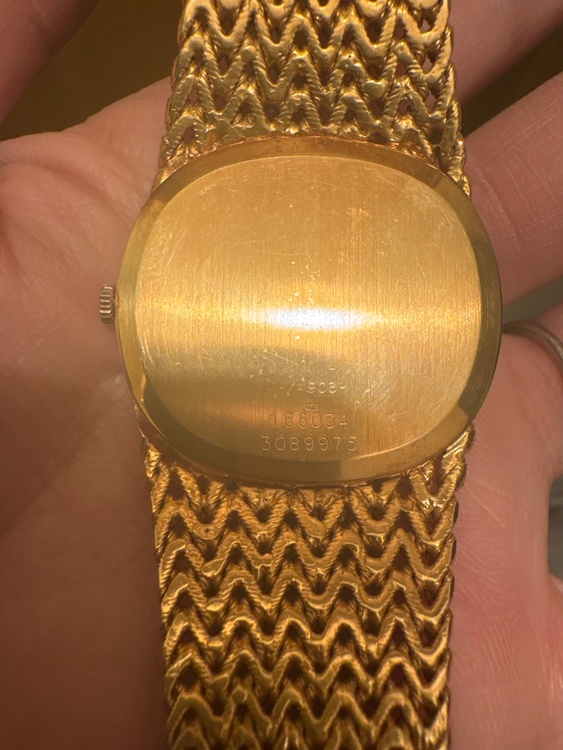 その他 その他 ユニバーサルジュネーヴゴールデンシャドウえ（高級時計）の商品画像 - 査定依頼日：2025年12月12日 - 最高査定価格：1,350,000円