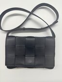 カセットバッグ（ブランドバッグ）の商品画像 - 査定依頼日：2025年2月28日 - 最高査定価格：170,000円