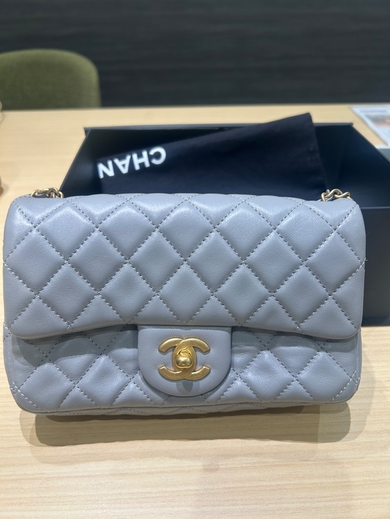 ミニマトラッセ　フラップバッグ（ブランドバッグ）の商品画像 - 査定依頼日：2025年12月18日 - 最高査定価格：500,000円