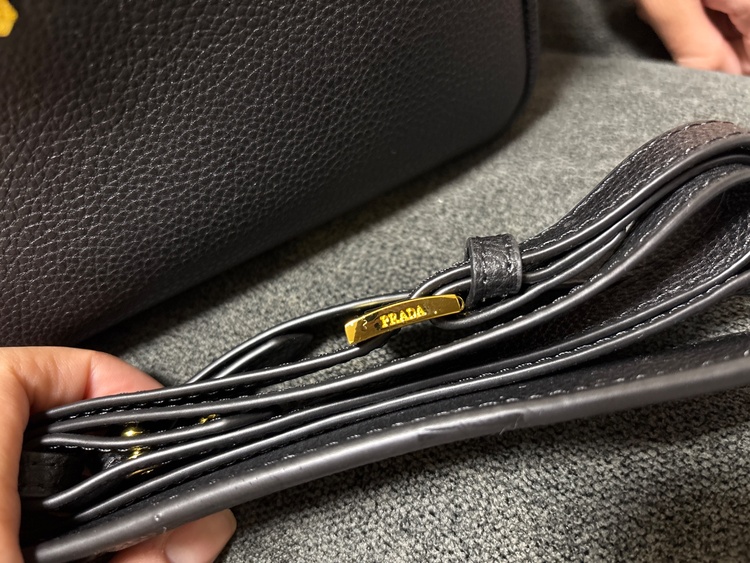 プラダ  （ブランドバッグ）の商品画像 - 査定依頼日：2025年12月21日 - 最高査定価格：100,000円