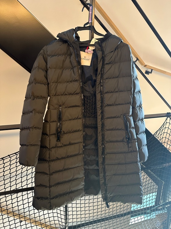 MONCLER モンクレール TALEVE GIUBBOTTO D2093493（古着・ファッション）の商品画像 - 査定依頼日：2025年12月26日 - 最高査定価格：56,000円