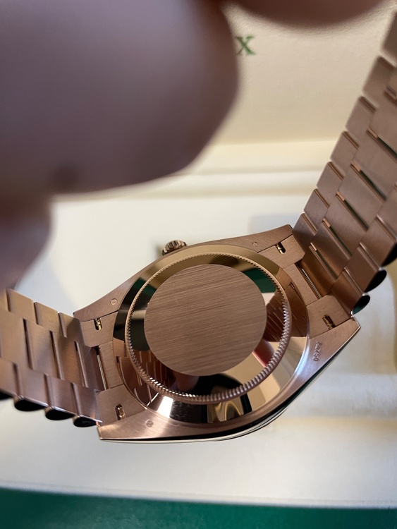 ロレックス デイデイト 228235（高級時計）の商品画像 - 査定依頼日：2026年1月12日 - 最高査定価格：8,500,000円