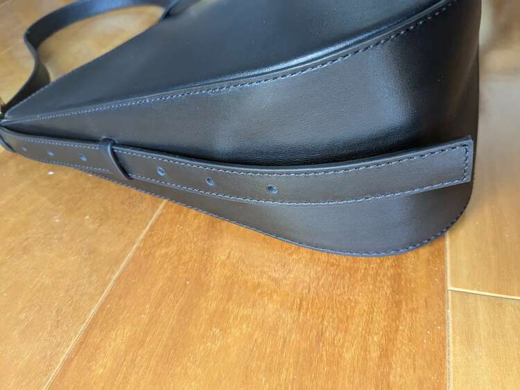 Demellier The Large Tokyo（ブランドバッグ）の商品画像 - 査定依頼日：2024年12月22日 - 最高査定価格：10,000円