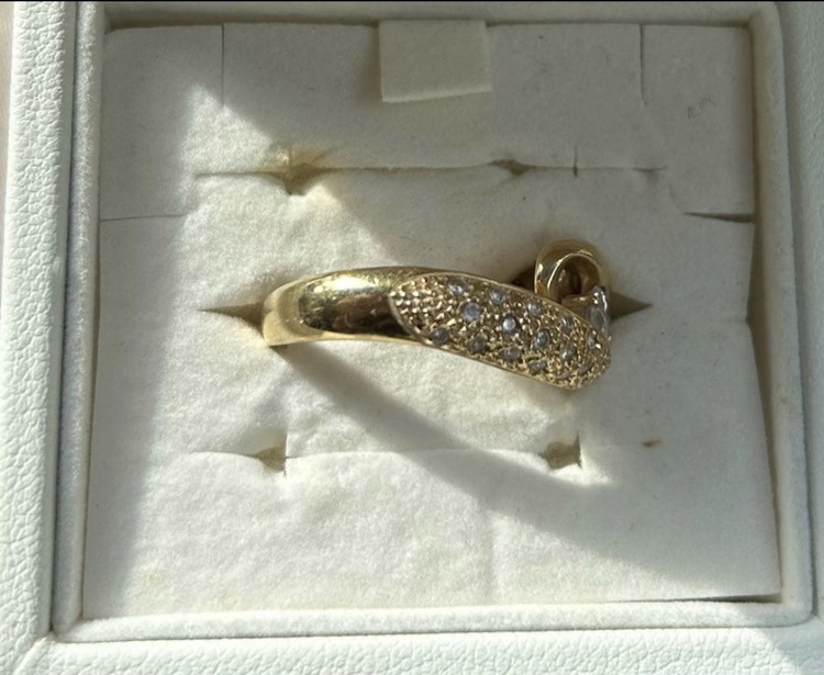 ツイストデザインゴールドリング（金・貴金属）の商品画像 - 査定依頼日：2026年2月1日 - 最高査定価格：300,000円