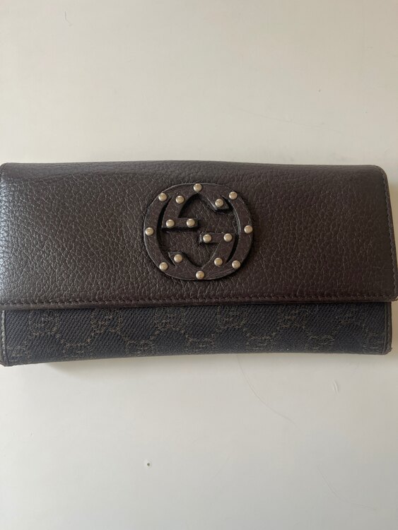 財布（ブランド財布・小物）の商品画像 - 査定依頼日：2025年5月7日 - 最高査定価格：4,000円