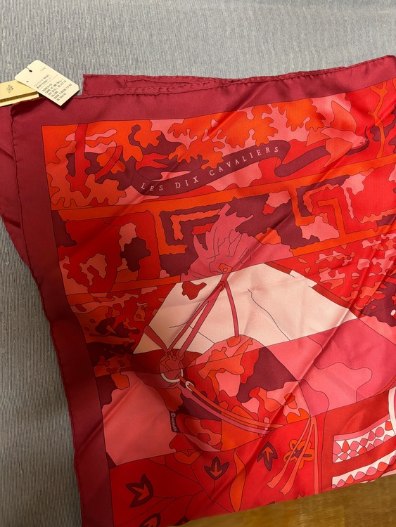 カレ　スカーフ（古着・ファッション）の商品画像 - 査定依頼日：2025年8月6日 - 最高査定価格：8,500円