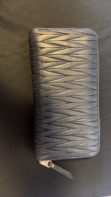 ミュウミュウ  （ブランドバッグ）の商品画像 - 査定依頼日：2025年9月19日 - 最高査定価格：14,000円