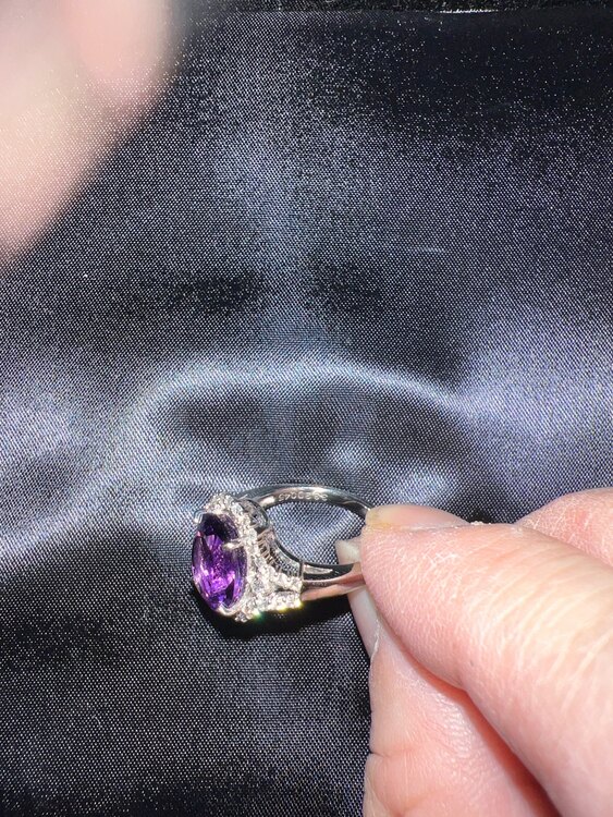 アメシスト（宝石）の商品画像 - 査定依頼日：2024年3月13日 - 最高査定価格：60,000円