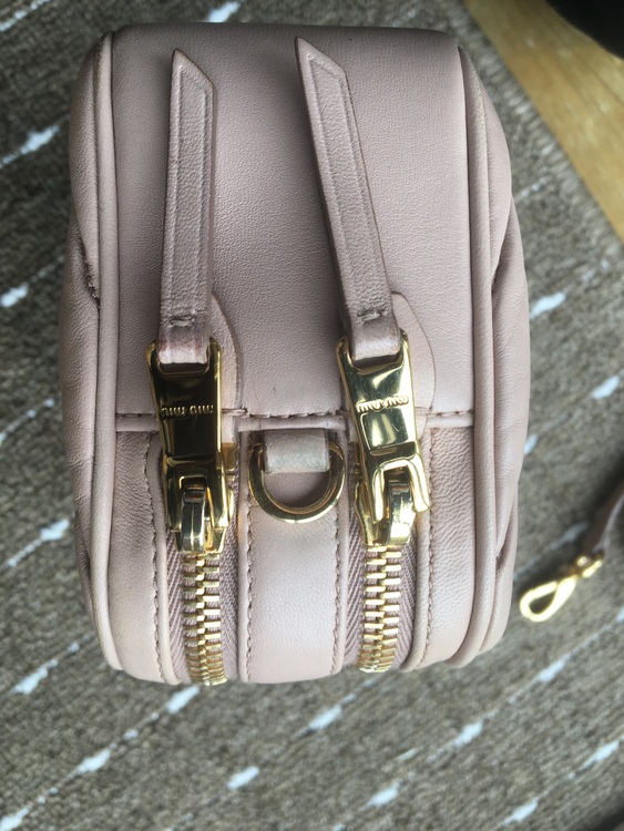 正規品　美品　お買得　人気のミュウミュウMIUMIU マトラッセ レザー ショル（ブランドバッグ）の商品画像 - 査定依頼日：2025年11月1日 - 最高査定価格：55,000円