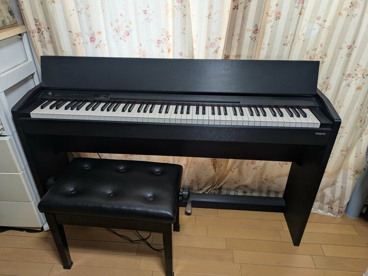 型番： Roland F-110-SB (2011年製)（ピアノ・楽器・PA機材）の商品画像 - 査定依頼日：2026年6月7日 - 最高査定価格：10,000円