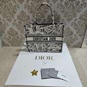 ディオール　ブックトート（ブランドバッグ）の商品画像 - 査定依頼日：2024年1月7日 - 最高査定価格：230,000円