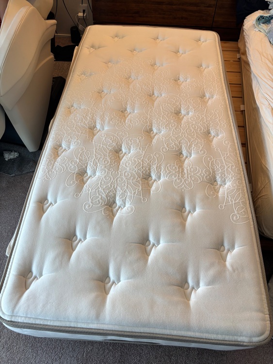 シモンズ　ビューティーレストプレミアム（家具・寝具）の商品画像 - 査定依頼日：2025年9月27日 - 最高査定価格：3,000円