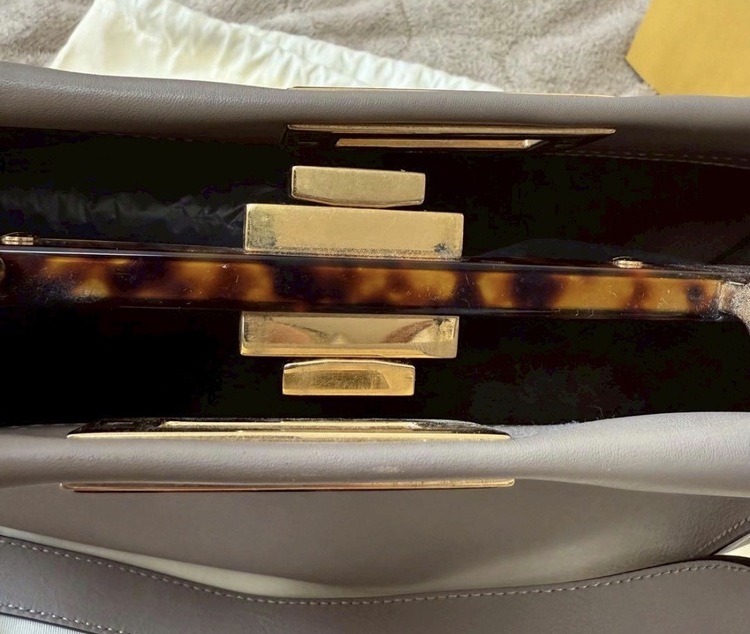 ピーカブー ミディアム アイコニック（ブランドバッグ）の商品画像 - 査定依頼日：2026年3月5日 - 最高査定価格：180,000円