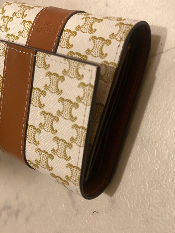 セリーヌ　折りたたみ財布（ブランド財布・小物）の商品画像 - 査定依頼日：2025年1月22日 - 最高査定価格：100,000円