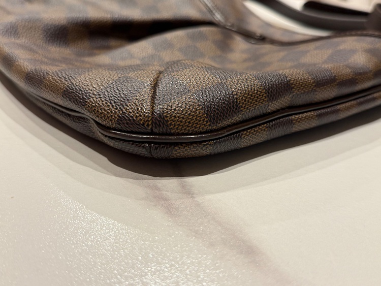 ダミエ・エベヌ ブルームズベリPM ショルダーバッグ（ブランドバッグ）の商品画像 - 査定依頼日：2025年11月19日 - 最高査定価格：120,000円