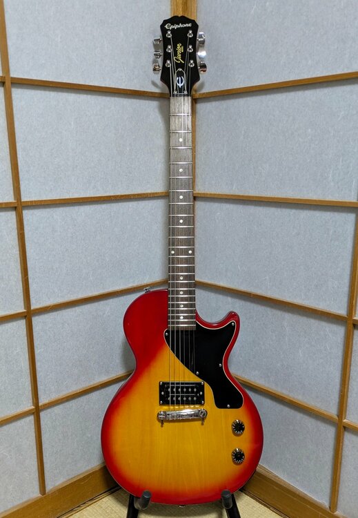 Les Paul Junior Cherry Sunburst（ピアノ・楽器・PA機材）の商品画像 - 査定依頼日：2026年4月5日 - 最高査定価格：7,000円