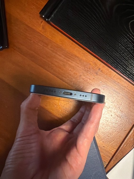 iPhone iPhone 13 128GB SIMフリー（スマホ）の商品画像 - 査定依頼日：2026年6月14日 - 最高査定価格：36,500円