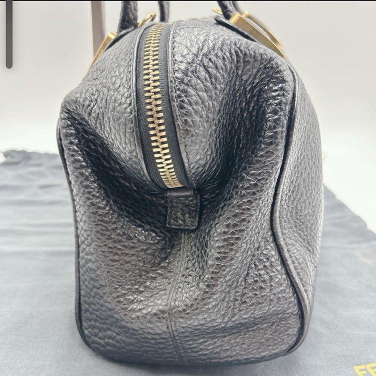 フェンディ  （ブランドバッグ）の商品画像 - 査定依頼日：2025年10月11日 - 最高査定価格：30,000円