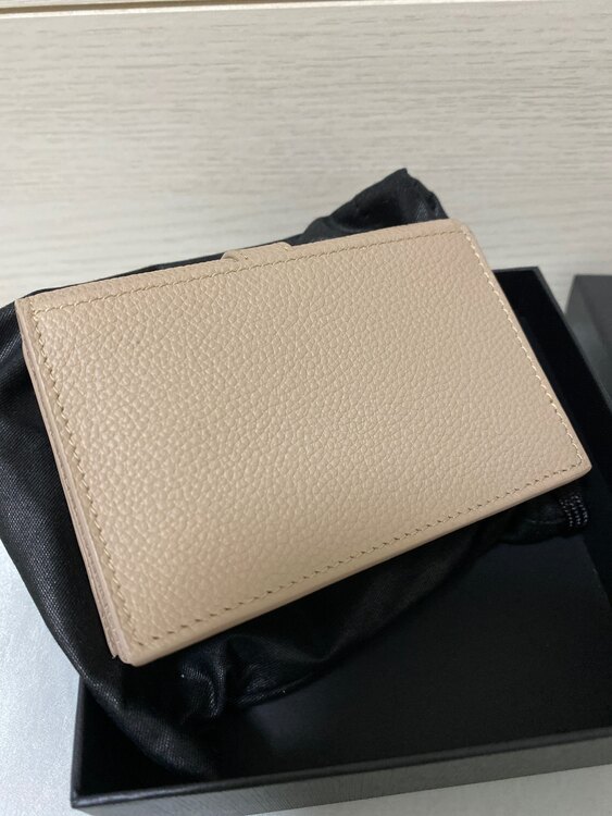 イブサンローラン  （ブランドバッグ）の商品画像 - 査定依頼日：2025年5月25日 - 最高査定価格：36,000円