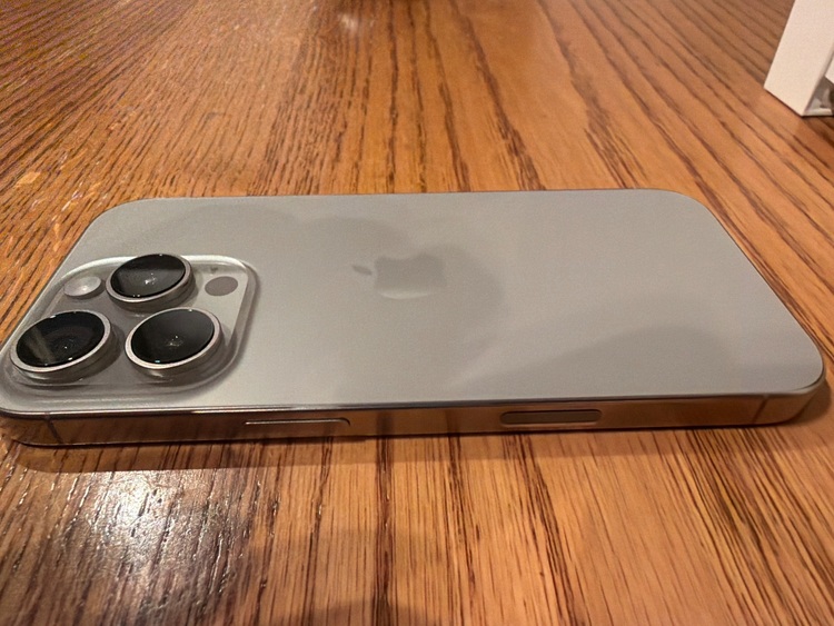 iPhone16Pro（スマホ）の商品画像 - 査定依頼日：2025年11月18日 - 最高査定価格：124,000円