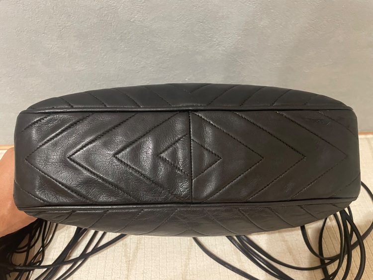 CHANEL 1番台 ダイヤステッチ フリンジ GD金具 レザー ショルダーバッ（ブランドバッグ）の商品画像 - 査定依頼日：2025年9月15日 - 最高査定価格：150,000円