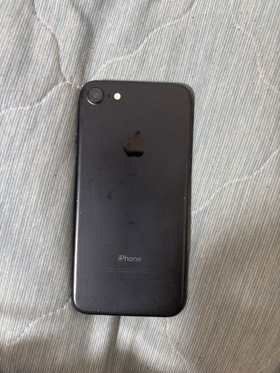 iPhone iPhone7 32GB SIMフリー（スマホ）の商品画像 - 査定依頼日：2026年6月22日 - 最高査定価格：2,500円