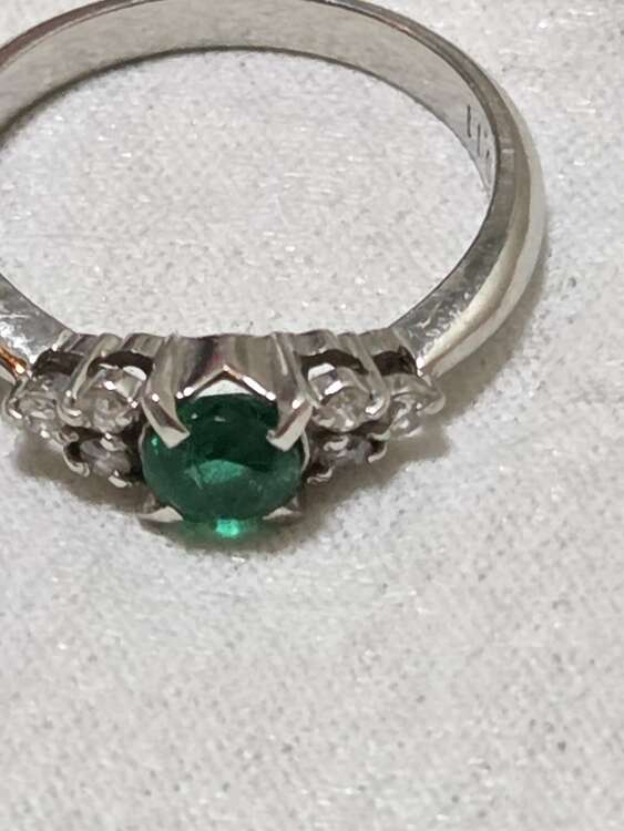 エメラルドダイヤモンドリング（宝石）の商品画像 - 査定依頼日：2025年5月6日 - 最高査定価格：50,000円