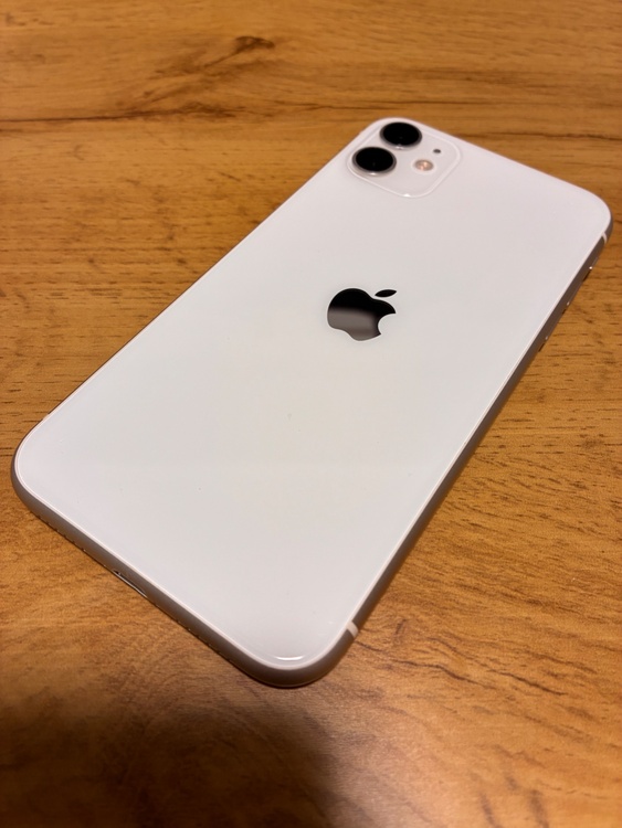 iPhone11 White 64Gb（スマホ）の商品画像 - 査定依頼日：2026年3月15日 - 最高査定価格：19,000円