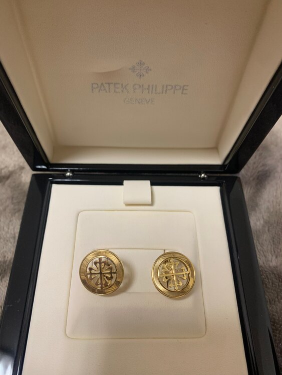 パテックフィリップ カフス カラトラバ 十字 カフスリンク ギヨシェ K18YG（金・貴金属）の商品画像 - 査定依頼日：2025年3月23日 - 最高査定価格：222,000円