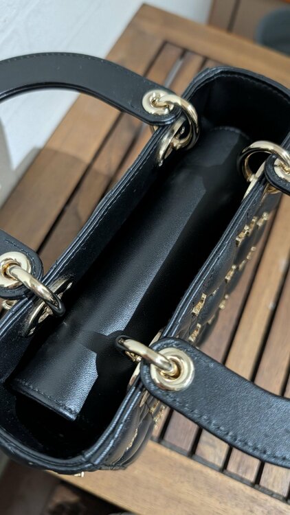 ディオールブックトート（ブランドバッグ）の商品画像 - 査定依頼日：2026年4月27日 - 最高査定価格：440,000円